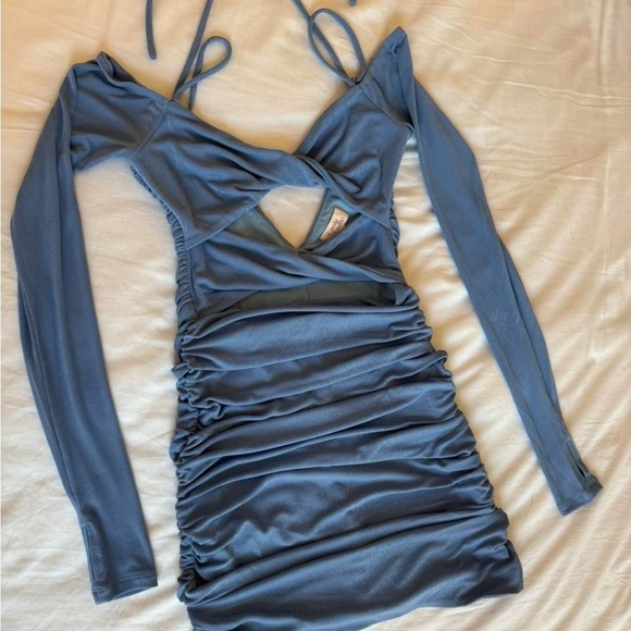 Camila Coelho off shoulder cutout blue scrunch mini dress size S - Picture 3 of 5